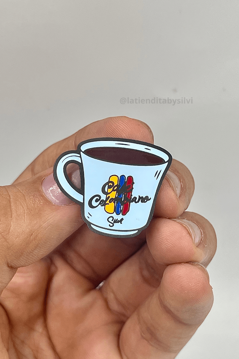 PIN CAFECITO POR FAVOR - PIXELCAMISETAS