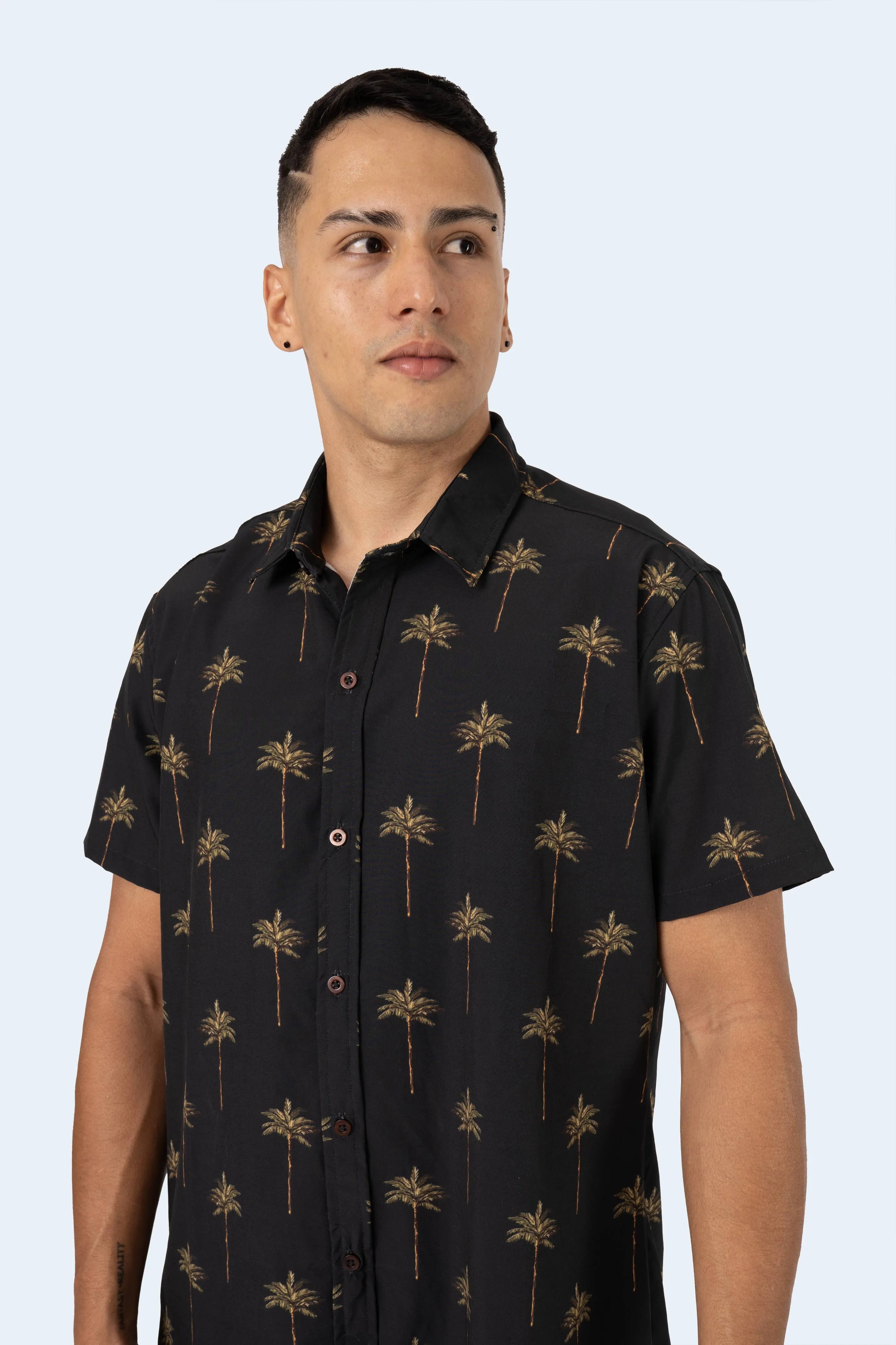 CAMISA DE BOTONES NEGRA PALMAS - PIXELCAMISETAS