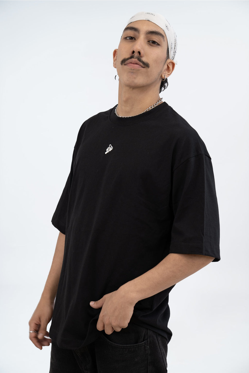 CAMISETA OVERSIZED ALTO GRAMAJE NEGRA - PIXELCAMISETAS